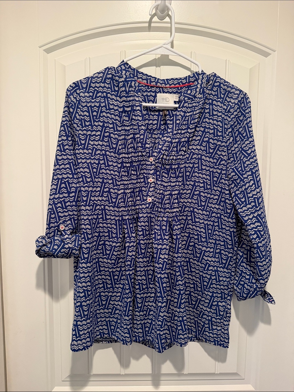 Anthropologie HD in Paris Blue and White Geometric print w red thread accents